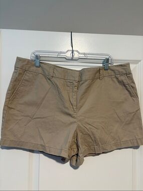 Ann Taylor Women’s Classic Khaki Cotton Shorts size 16